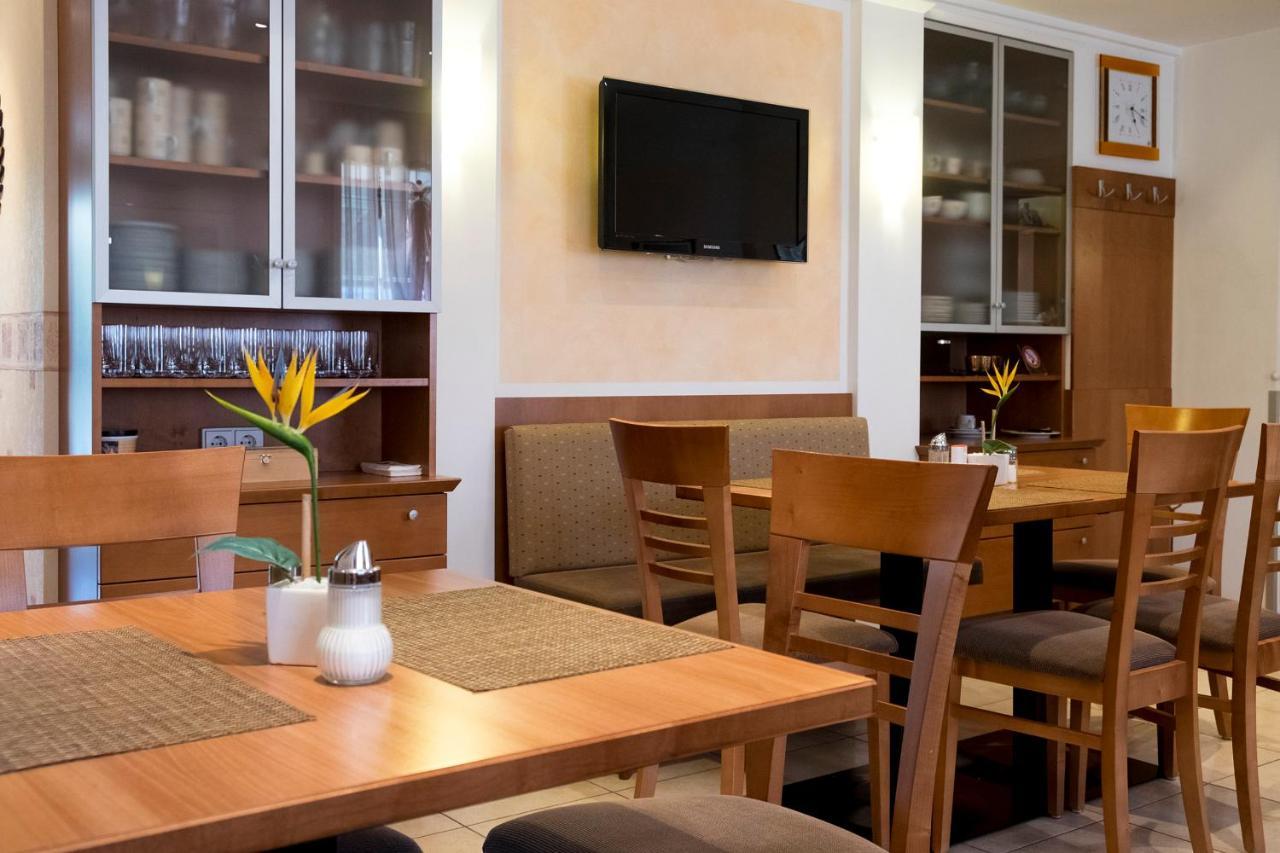 Gaestehaus Stoegmueller Asten エクステリア 写真
